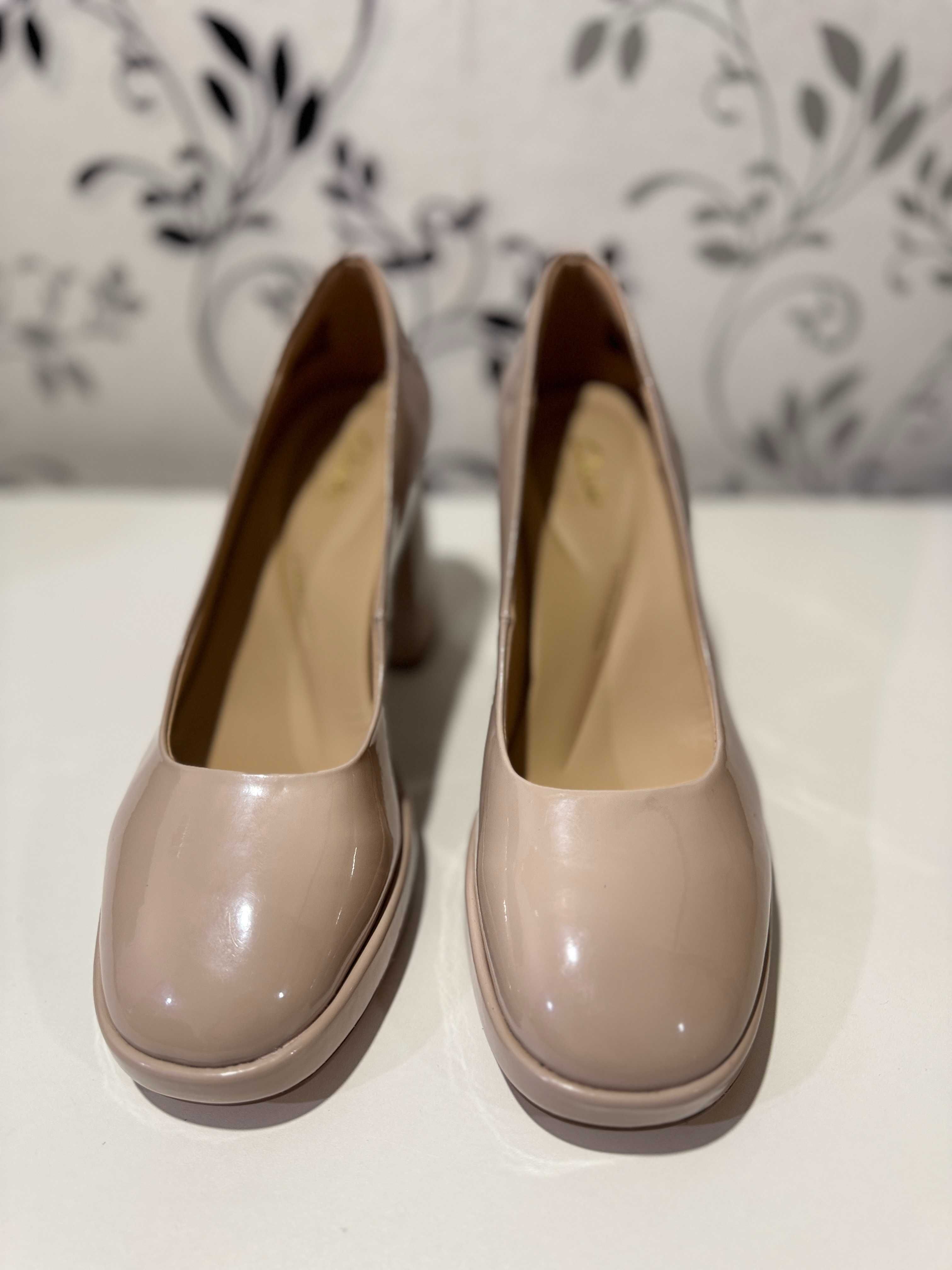 Туфлі жіночі лаковані Clarks, 39.5р
