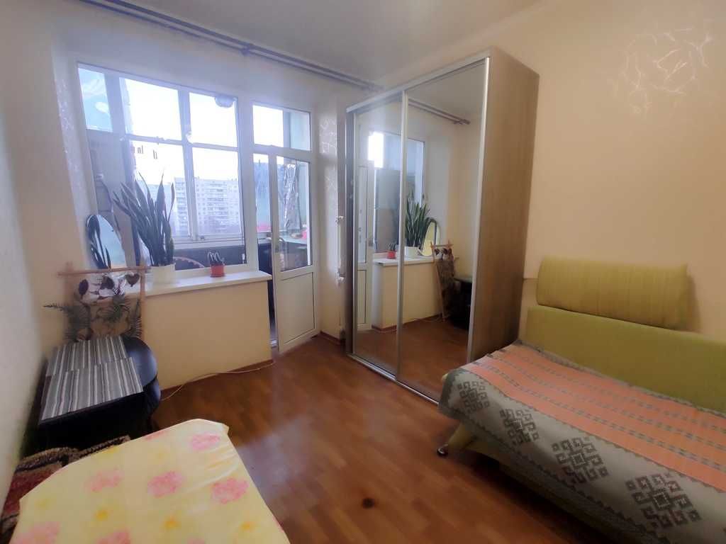 Продам комнату с балконом метро Масельского
