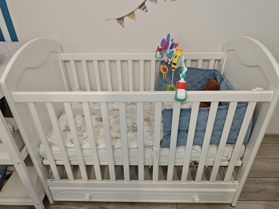 Łóżeczko dziecięce z wyposażeniem