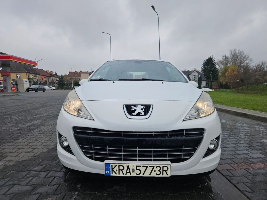 Peugeot 207 Sprzedam Peugeot 207 z 2011 roku