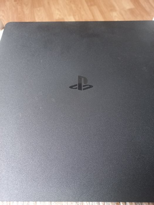 PS4 1TB sem comando e com jogos