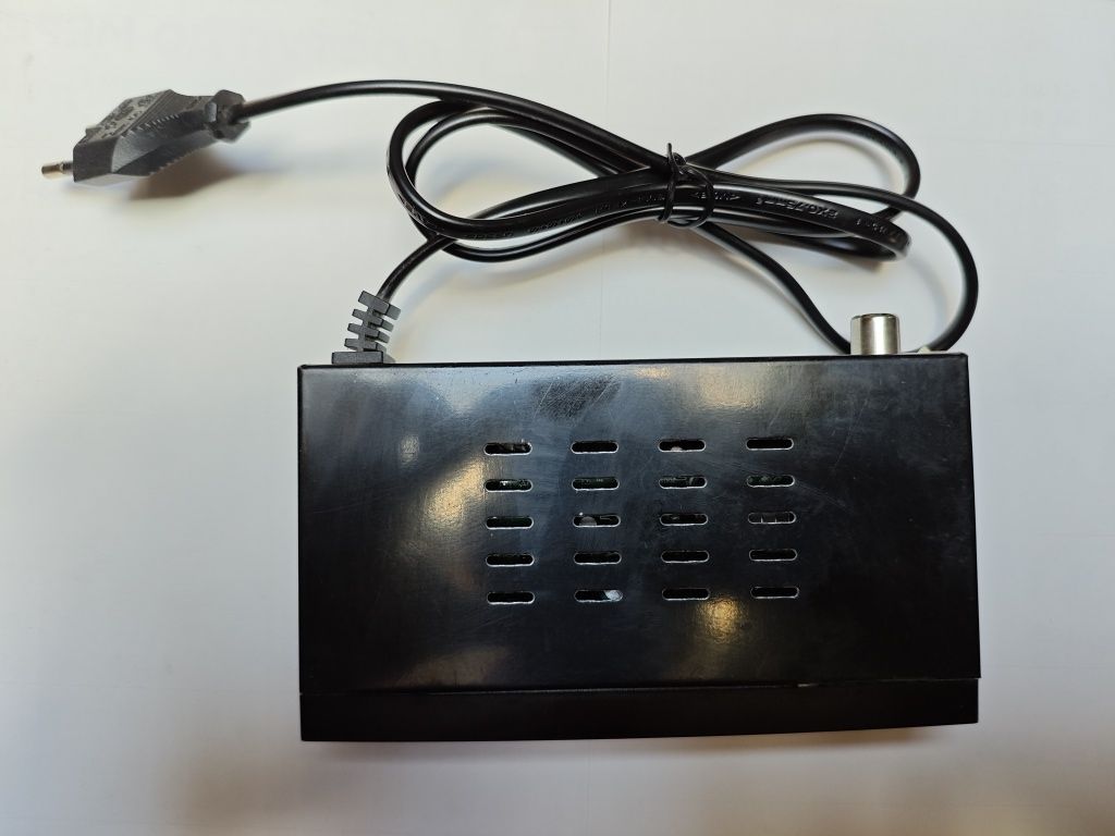 Тюнер DVB-C/T2 world vision t624a