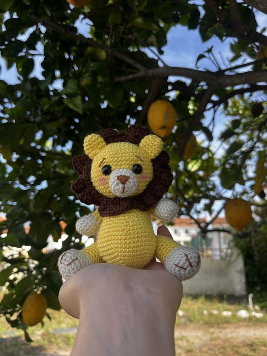 Peluche leão feito à mão