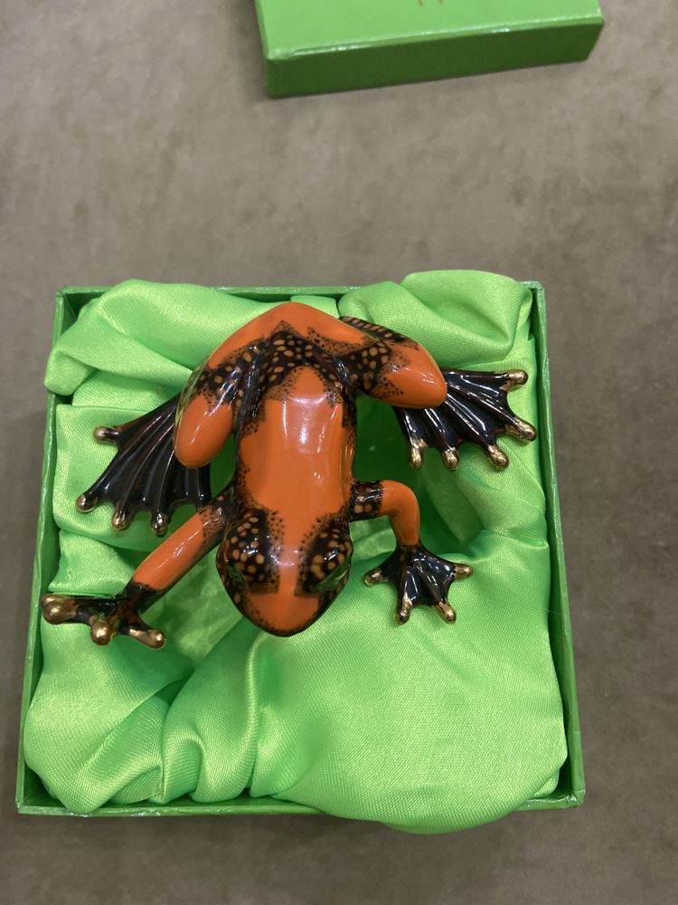 Подарок. Фарфор статуэтка древесная лягушка  из серии Rainforest frogs