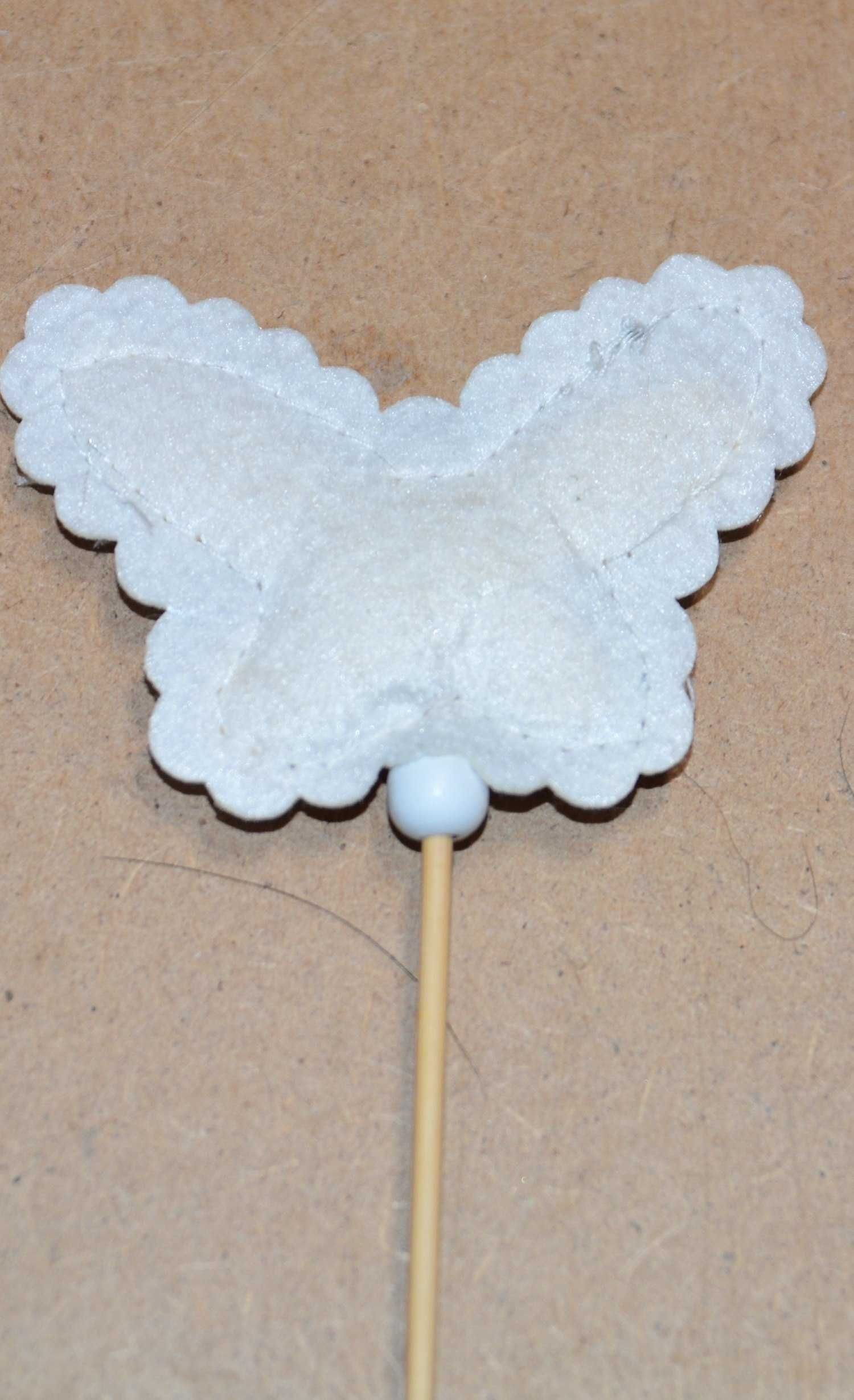 Ozdoba na piku patyku Motyl z guziczkiem 30 cm