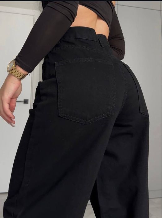 Чорні джинси скейтери