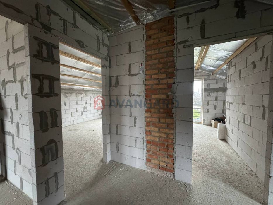 Продається 2 пов.будинок з ділянкою.