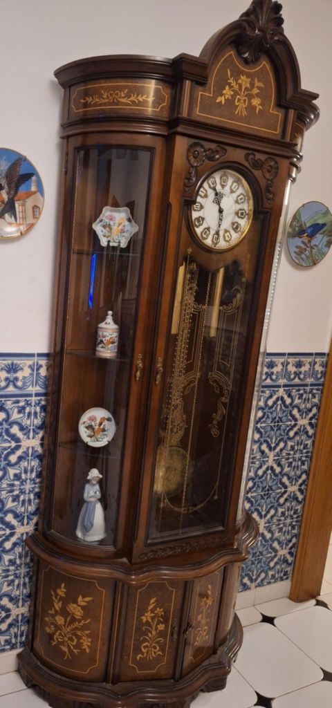 Relógio de pé alto