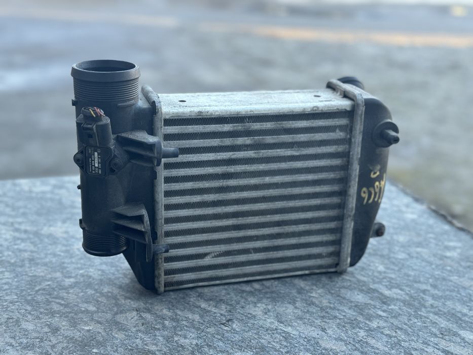 Інтеркулер 4F0145805E Audi a6 c6 лівий 3.0 tdi 2.7 tdi радіатор ауді