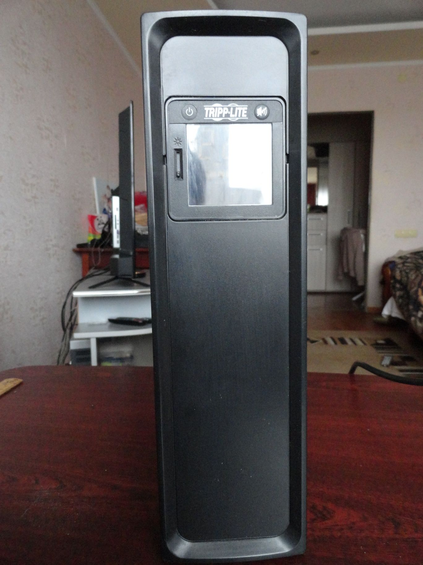 ИБП Tripp Lite SMX1000LCD