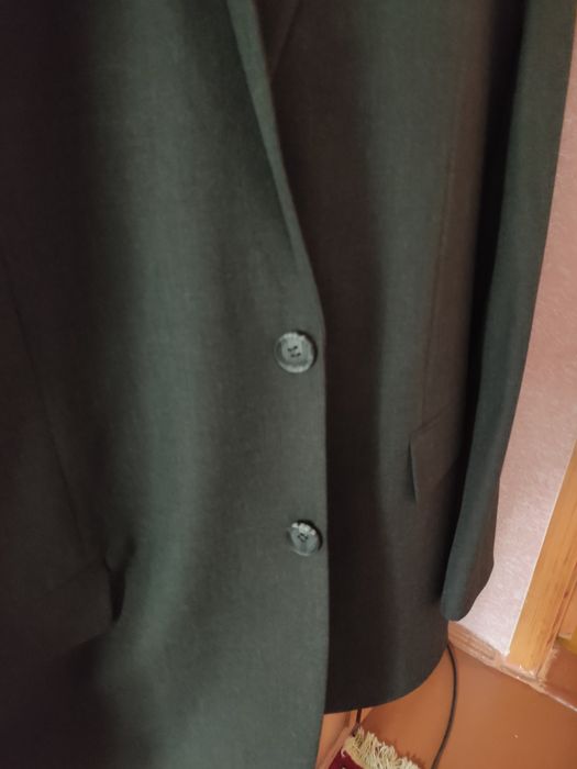 Костюм классика  мужской размер 54/5 новый+две рубашки цена за всё.)