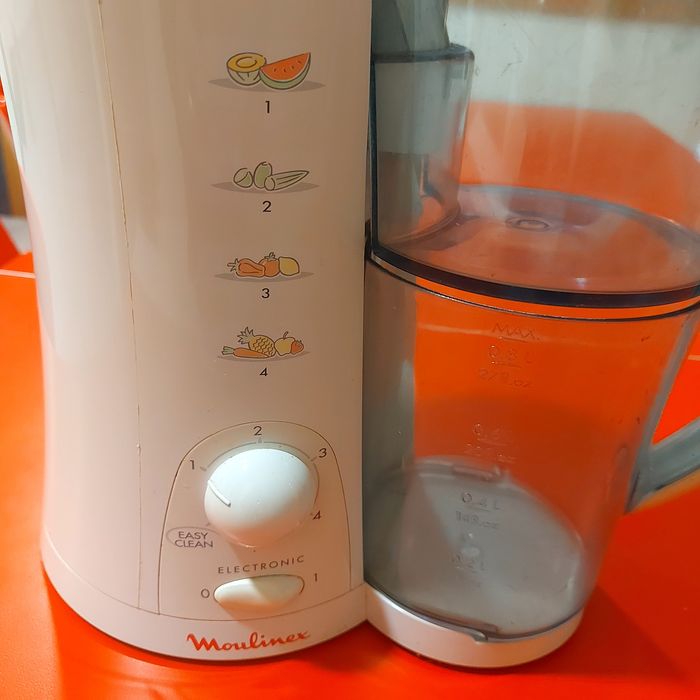 Máquina de fazer sumos Moulinex
