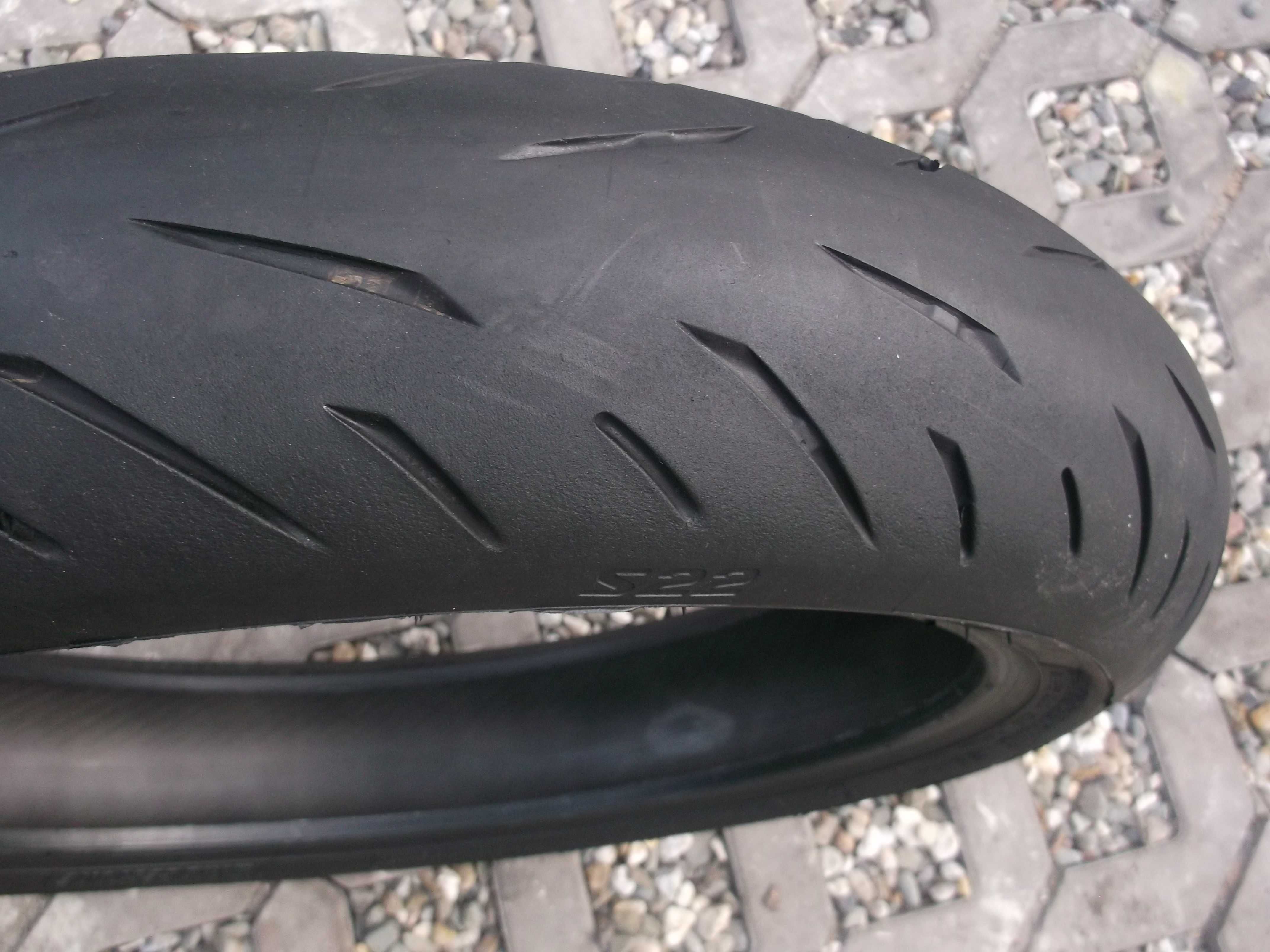 opona 120/70ZR17	58W Bridgestone Battlax Hypersport S22F dot3920 2,3mm