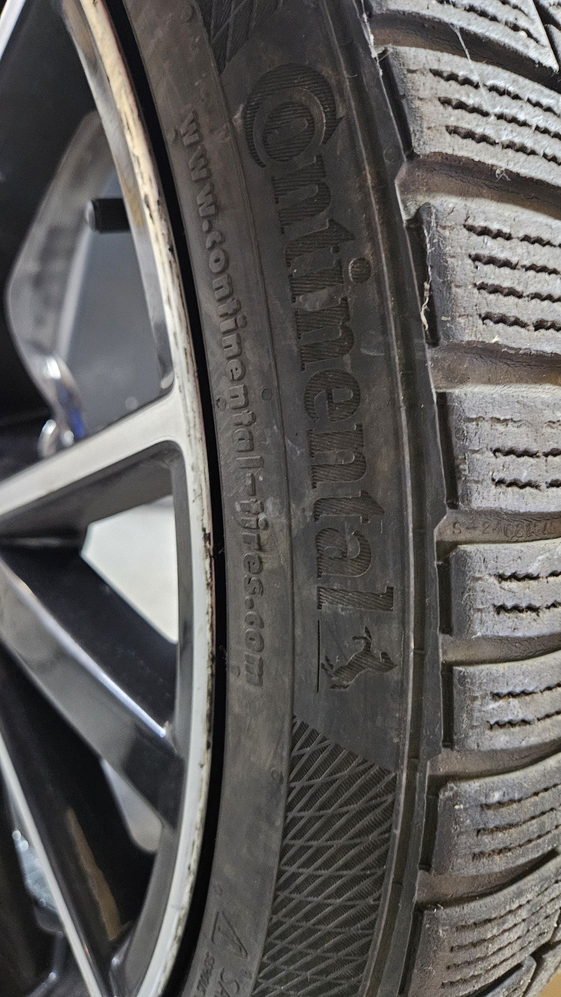 Komplet opon zimowych 255/35 R21 V XL 4 szt. Continental WinterContact