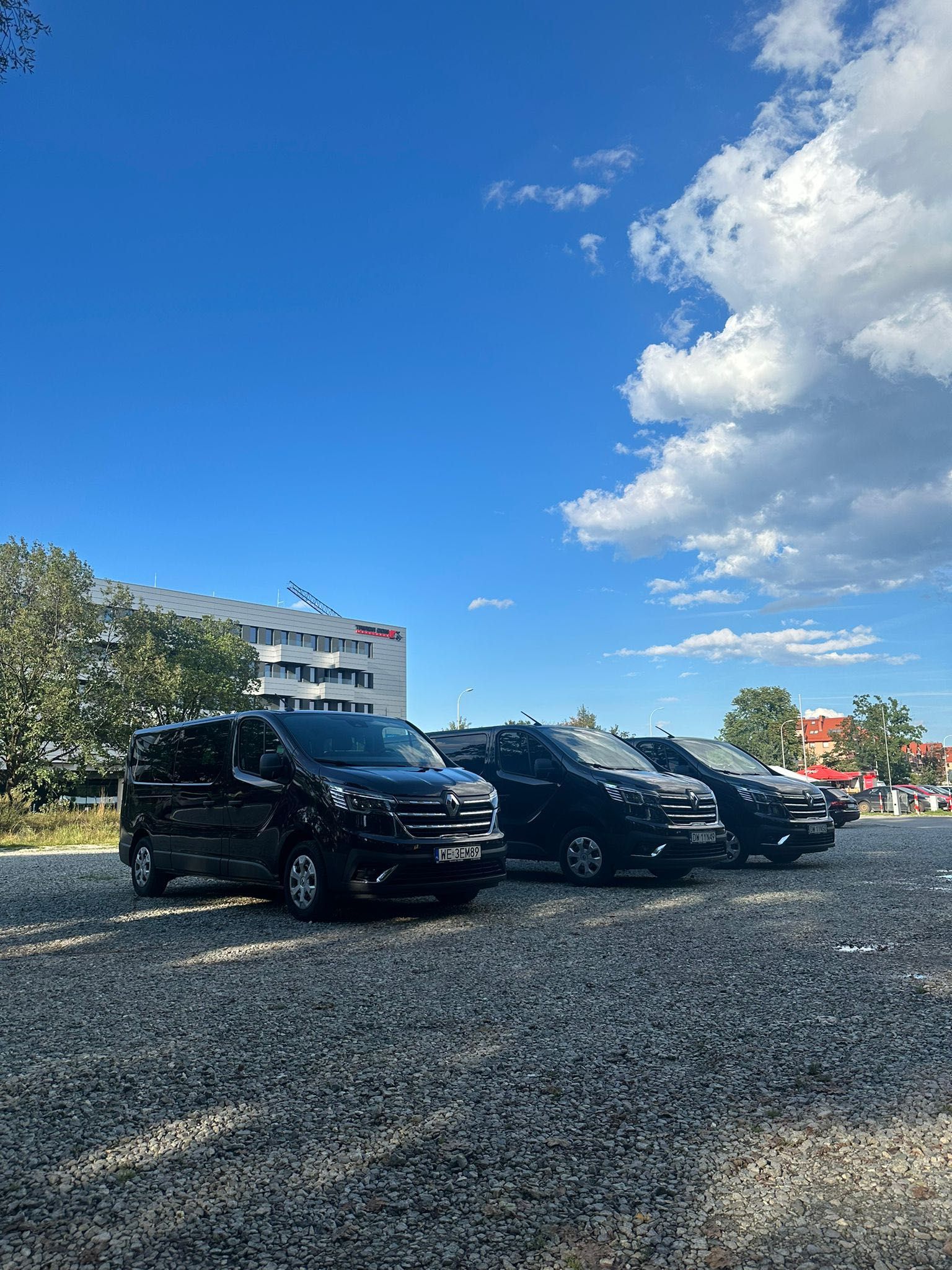 Wynajem busów - Indywidualne warunki - Trafic, Custom, ProAce