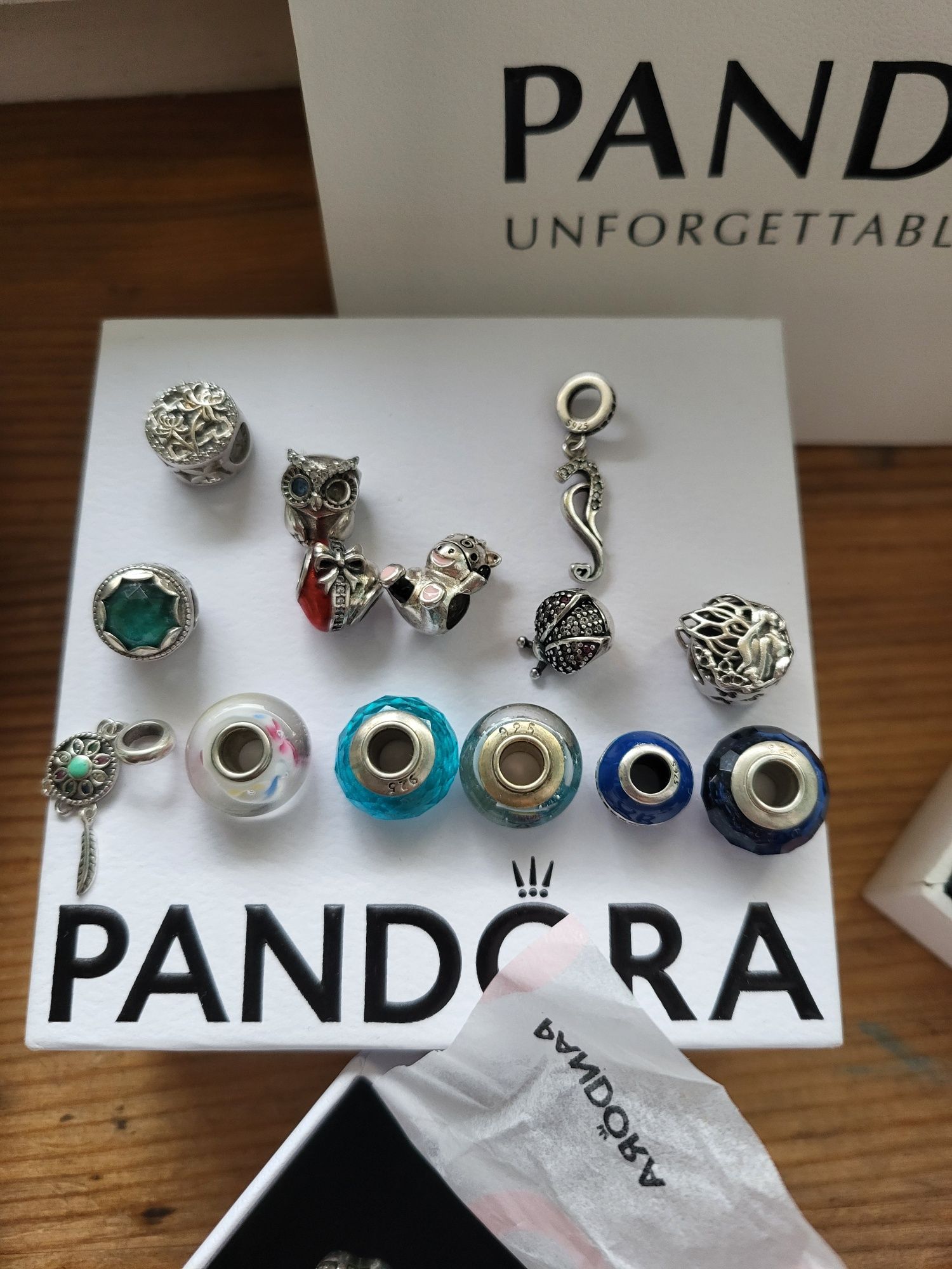 Bransoletka Pandora z sercem ,,diamencikowym,, plus srebrne charmsy