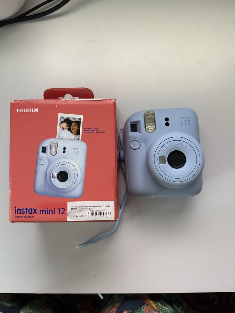 Продам фотокамеру моментального друку instax mini 12