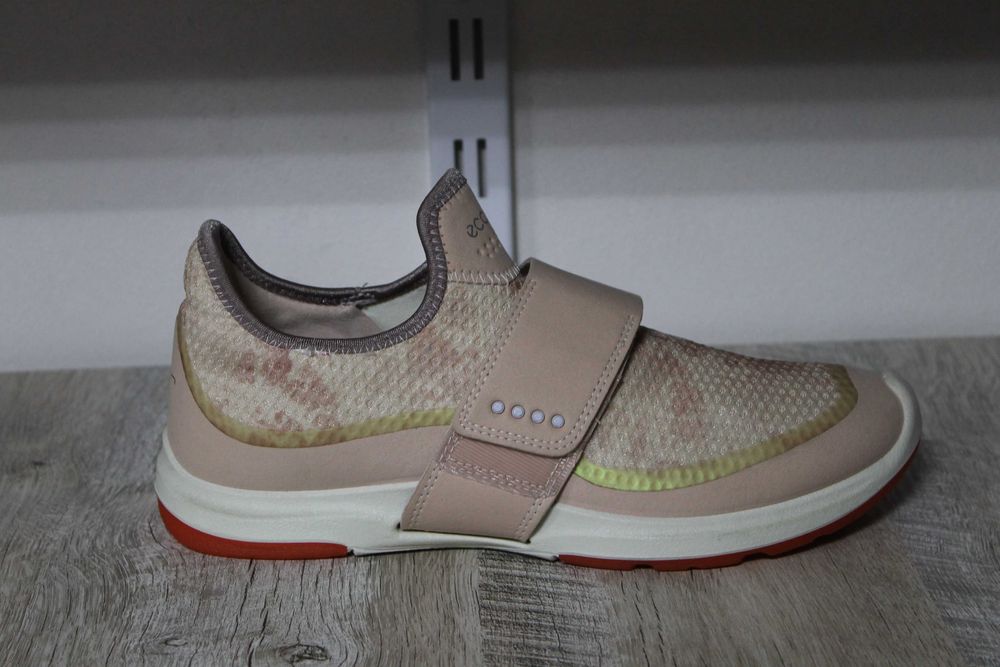 Кросівки Ecco Biom Amrap 37 розмір