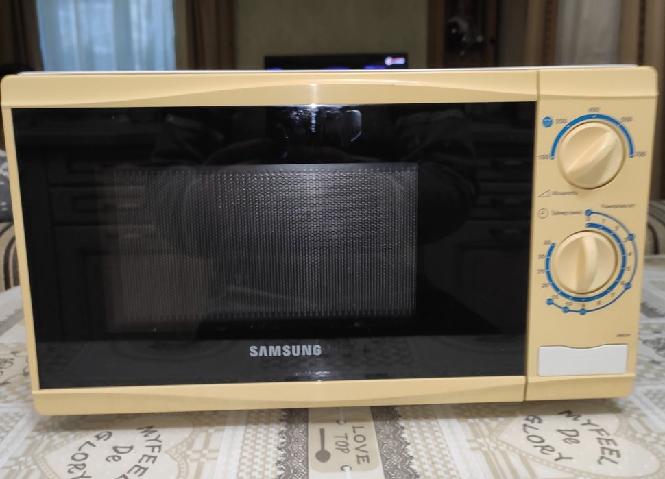 Продам микроволновку SAMSUNG MW 61FR