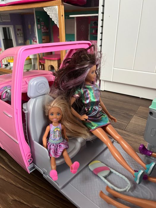Sprzedam camper i 4 barbie oryginalny