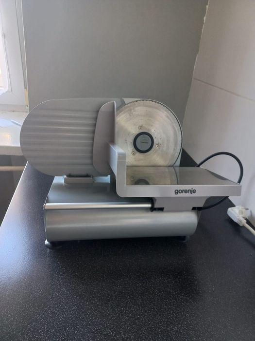 Krajalnica do chleba, mięsa GORENJE R 506 E  moc 150W zakres 0-15 mm