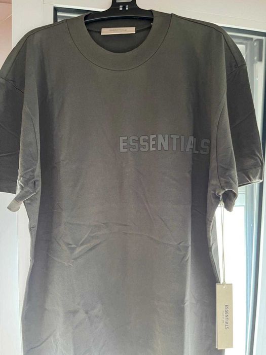 T-Shirt Marca Fear of God - Essentials - Nova a estrear!
