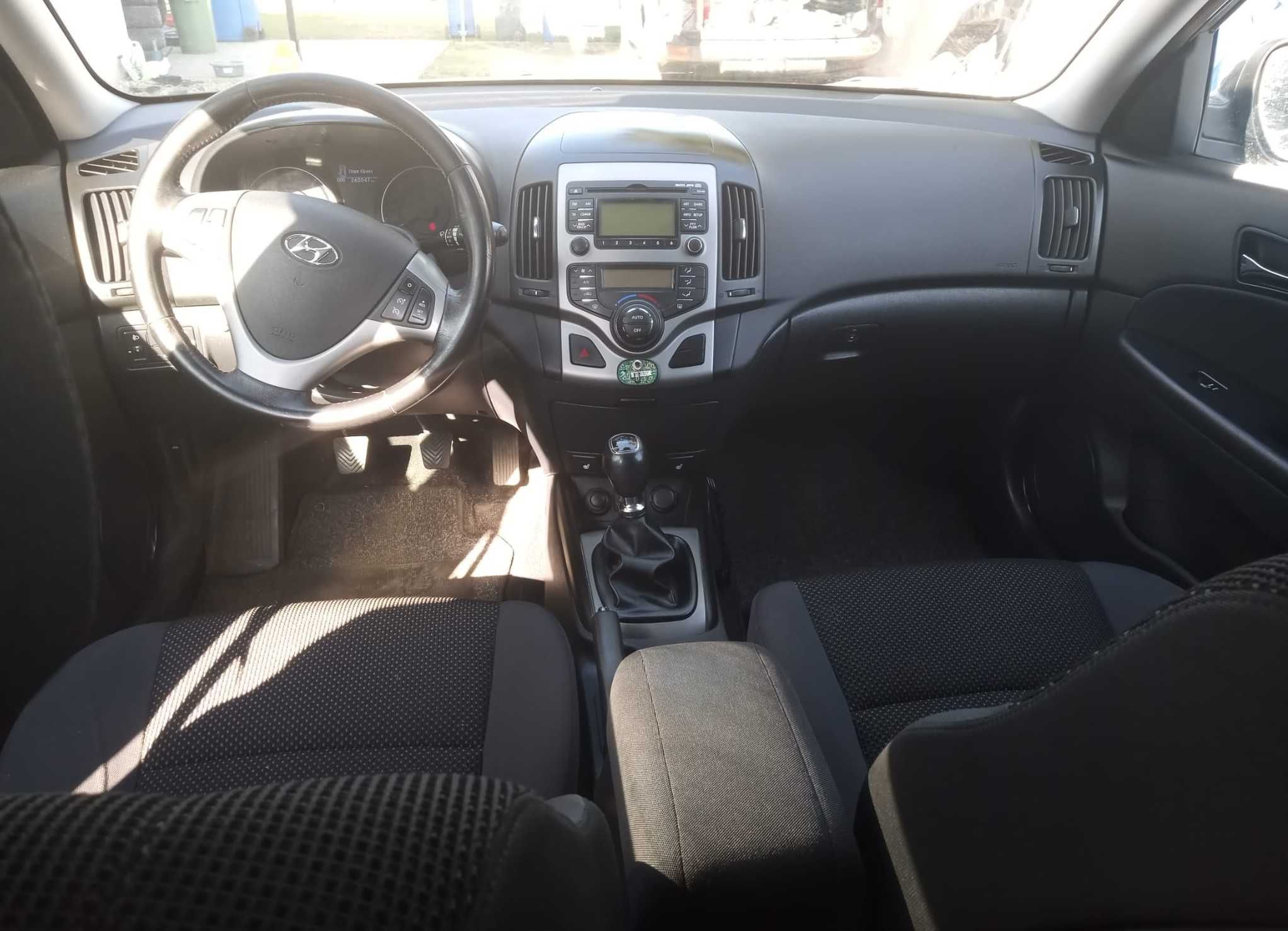 Hyunday i30 116koni 6 biegowa skrzynia bogate wyposażenie 2010 rok