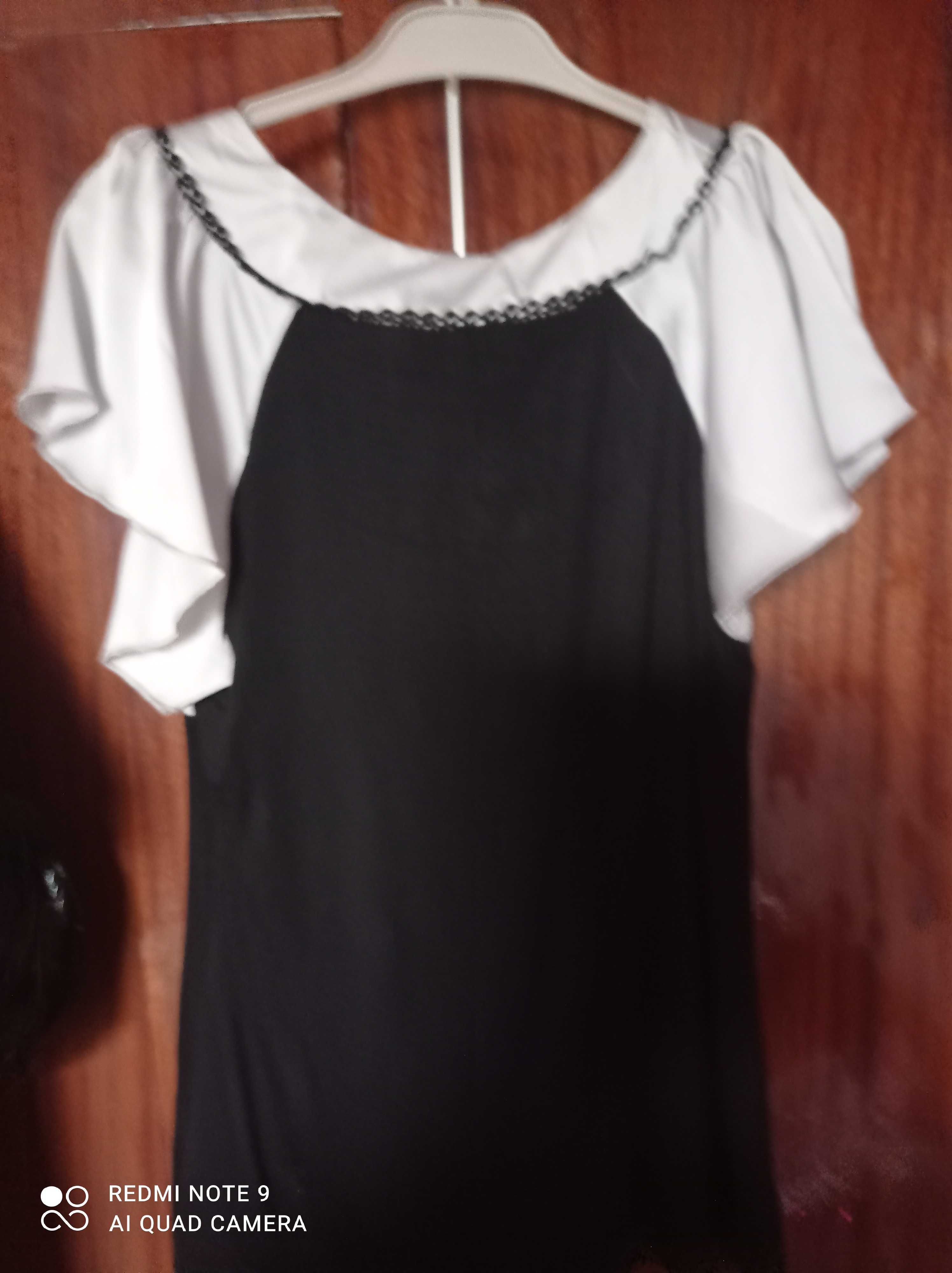 Блуза для дівчаток, нова р 42-46, тоненький трикотаж з стрейч атласом