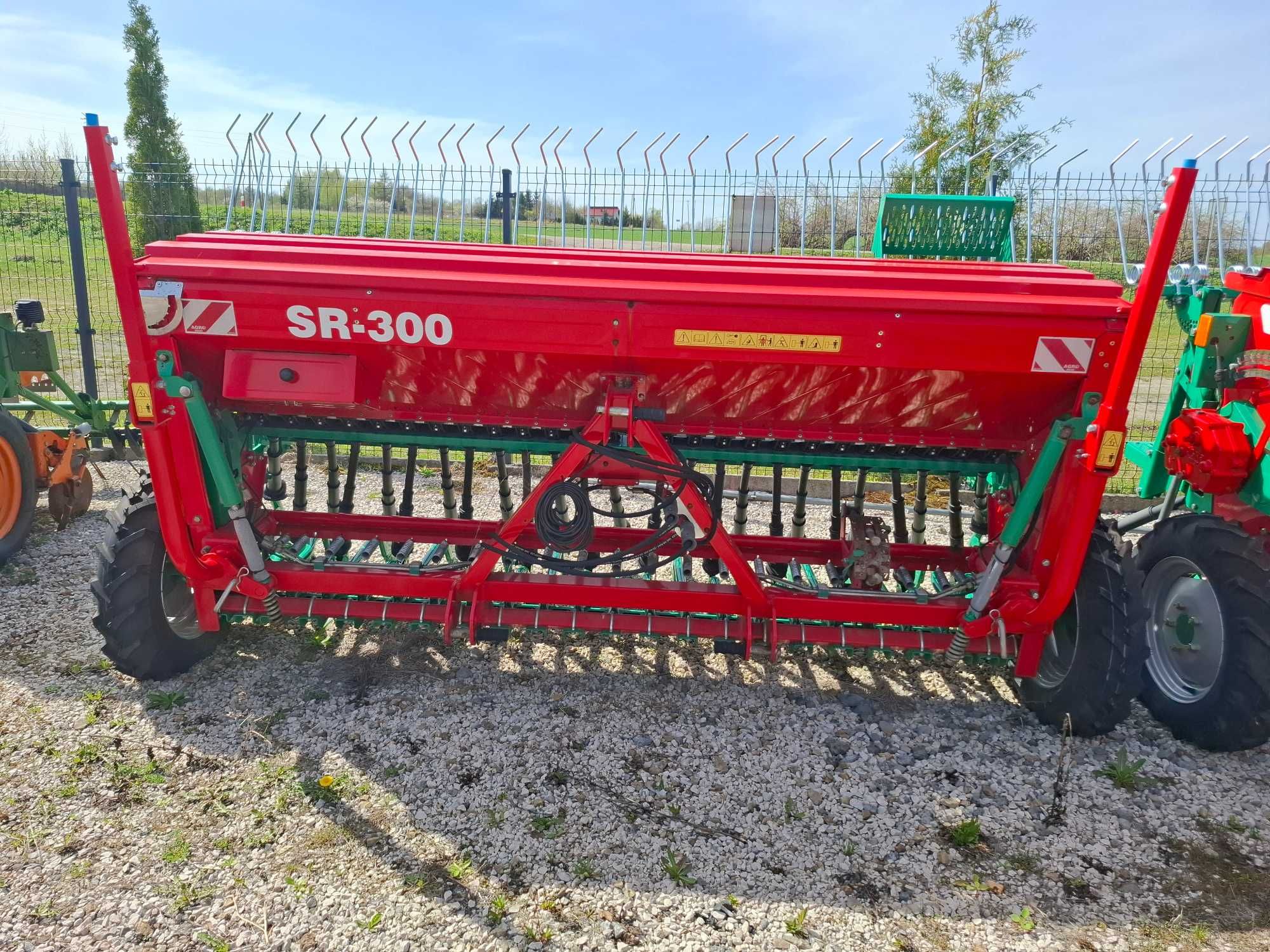 Siewnik AGRO-MASZ SR300