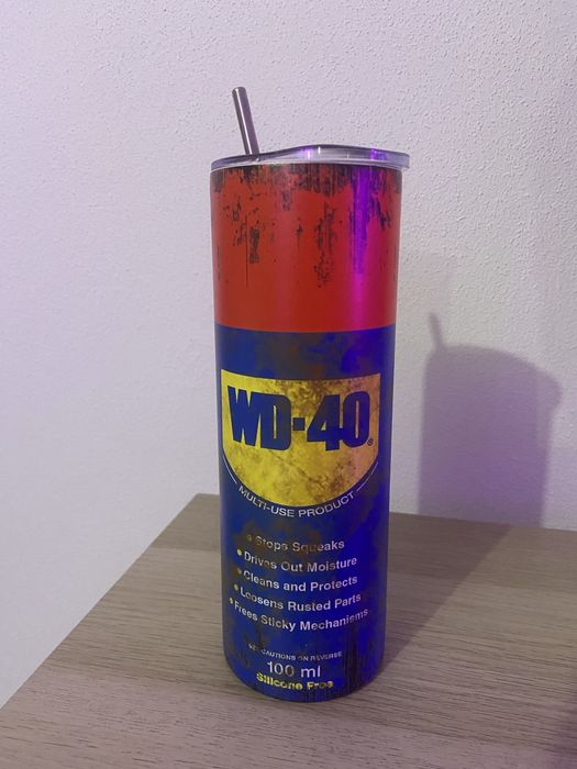 Copo térmico com padrão sujo WD-40