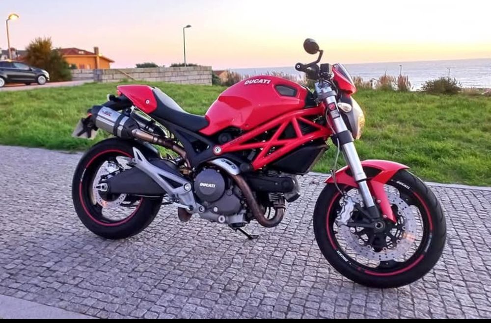 Ducati Monster 696