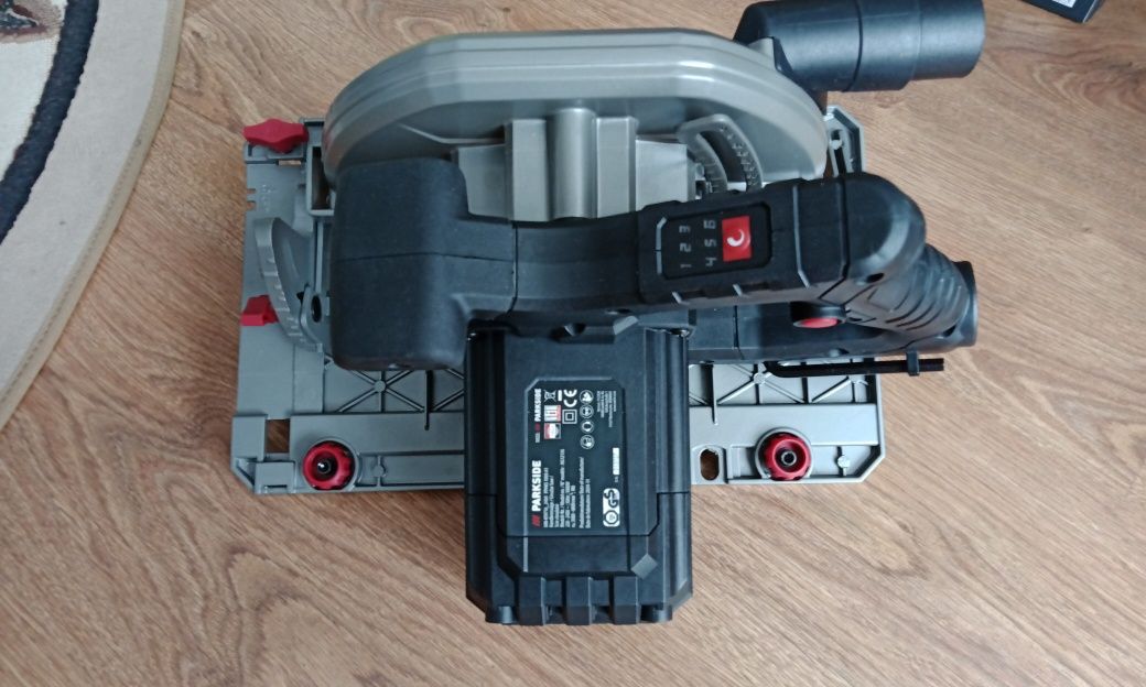 Pilarka tarczowa firmy Parkside Performance PPHKS 1800 A1