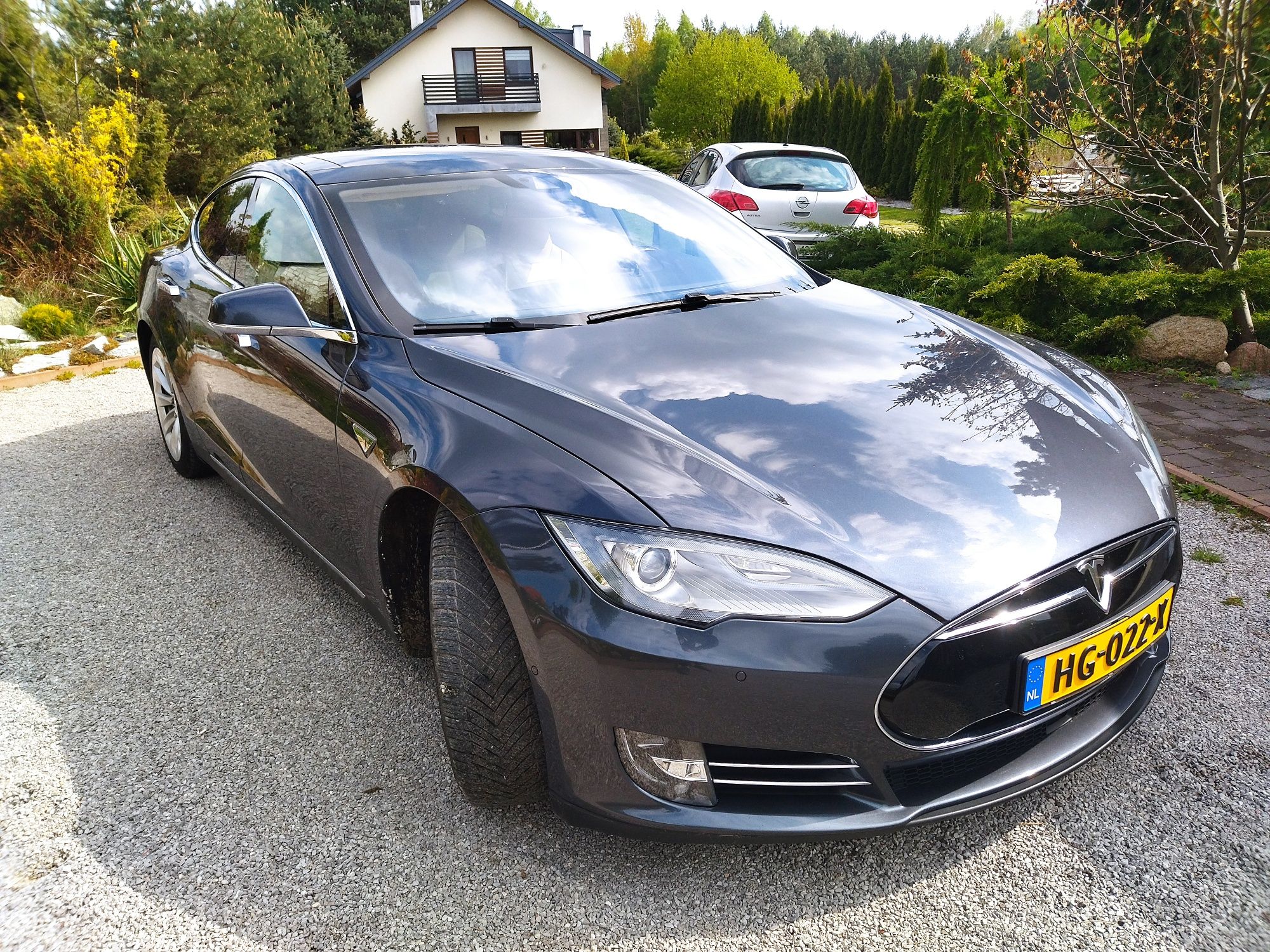 Tesla model s, 85D, legalne darmowe ładowanie, darmowy internet,422KM,