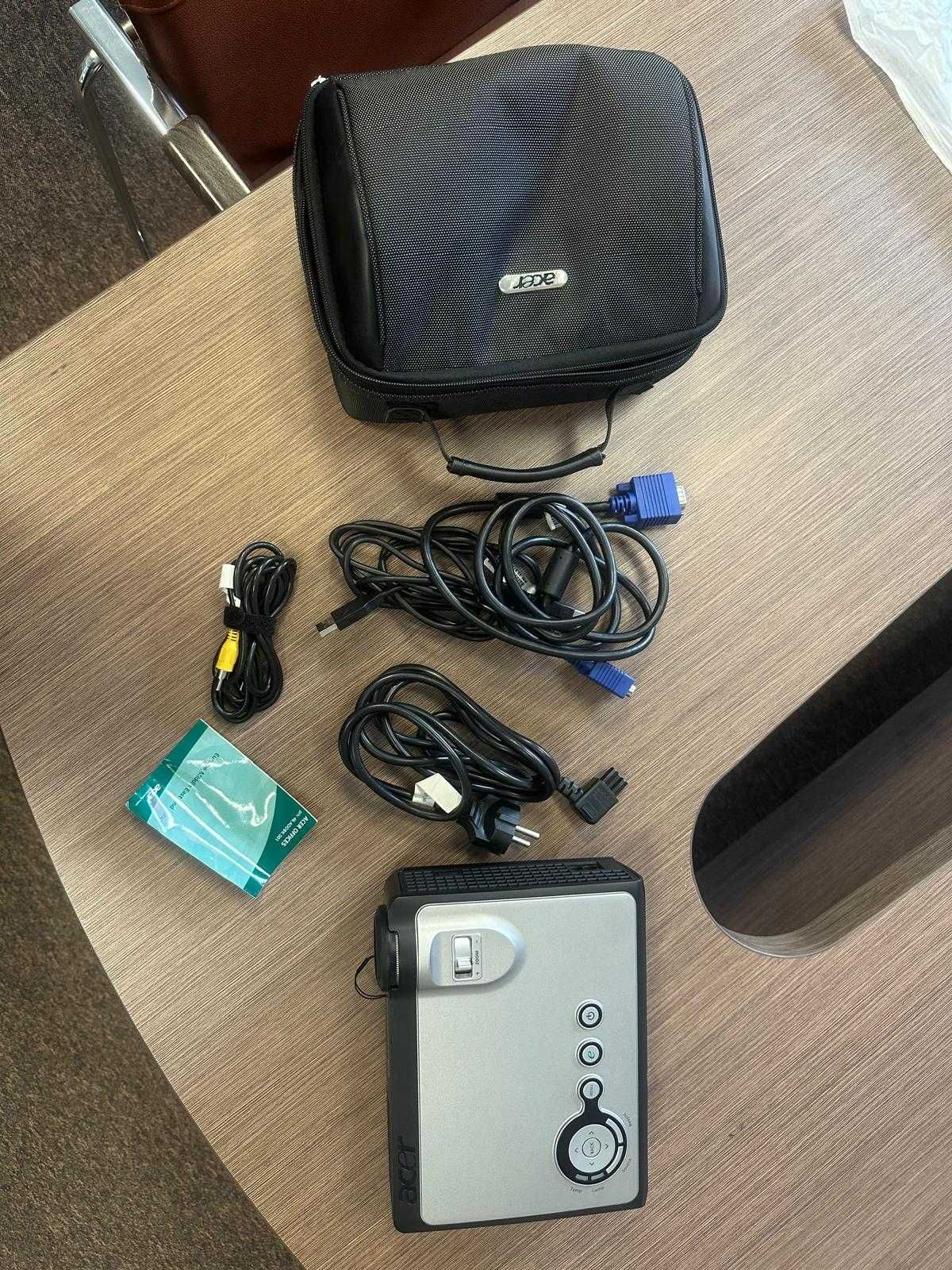 Projektor Acer PD323