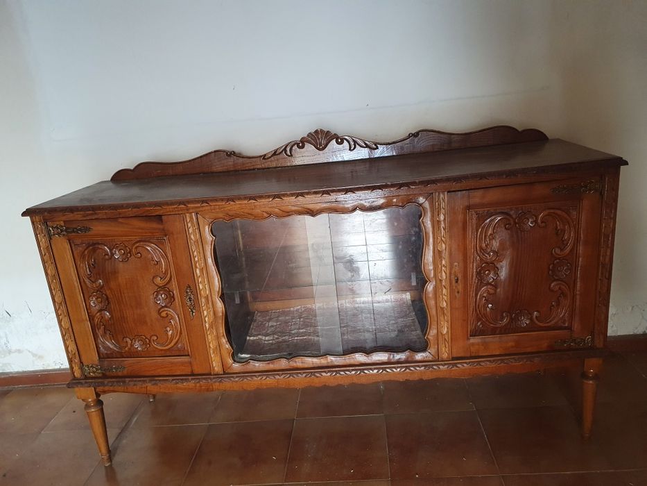 Aparador antigo em bom estado
