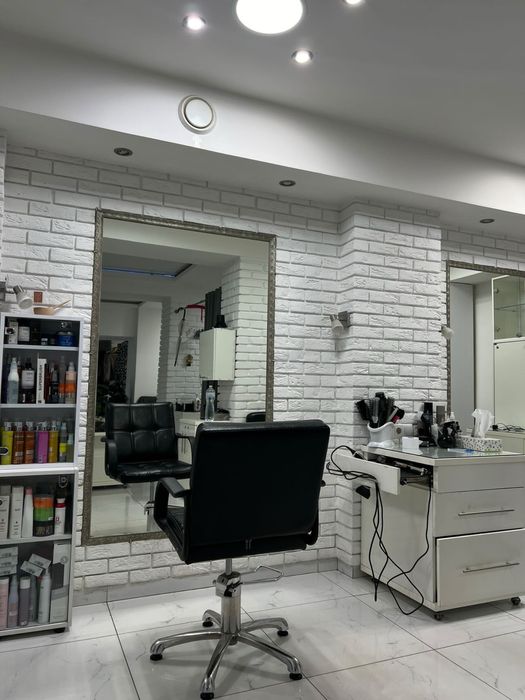 Здається в оренду  перукаря або майстра візажу  в салоні Diva