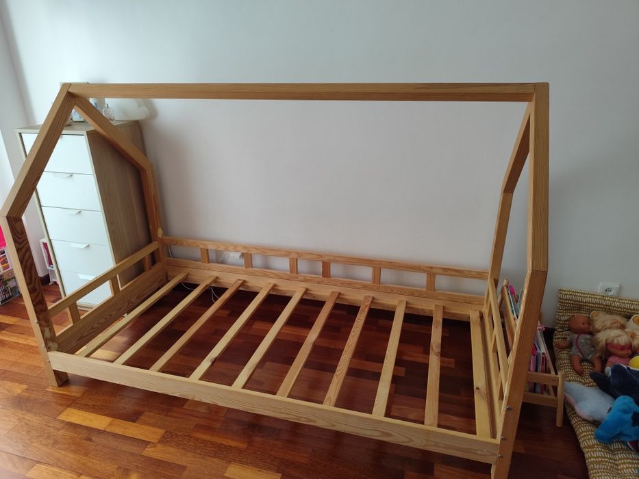 Cama montessori criança