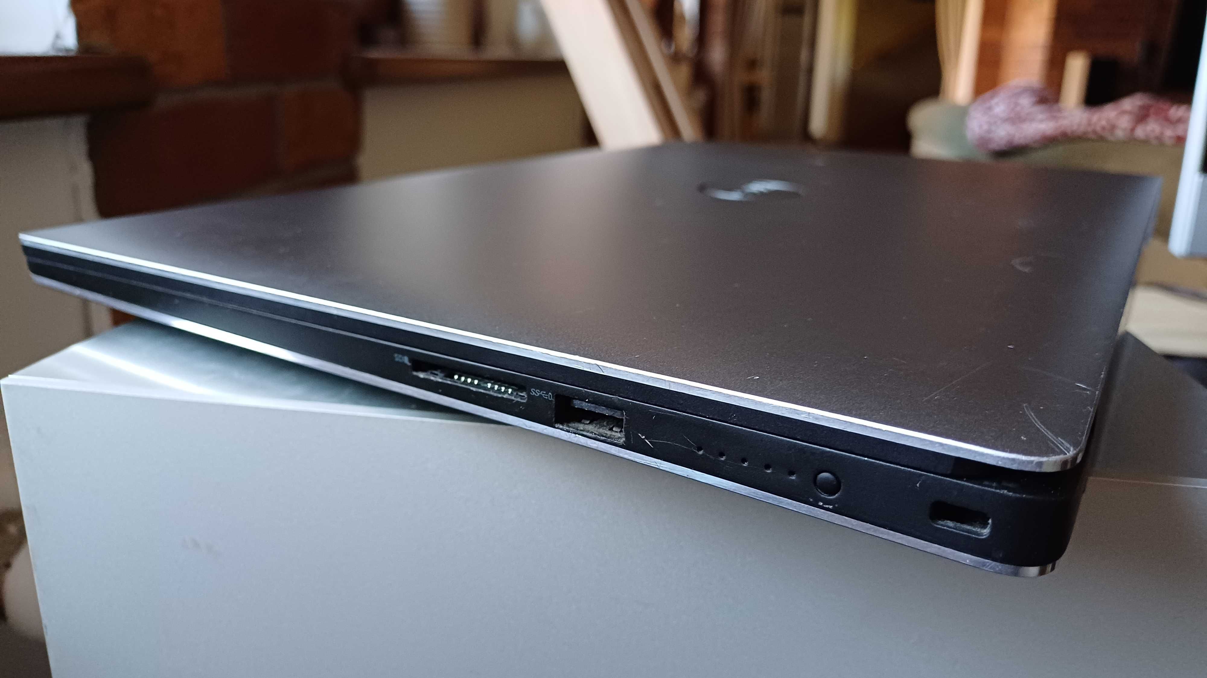 Stacja robocza Dell Precision 5520 i7 16GB 256GB Quadro M1200