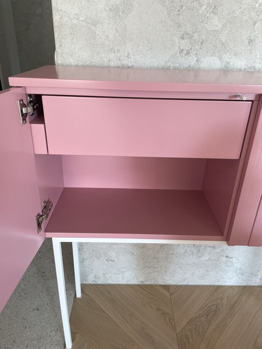 Komoda / konsola różowa z frezami