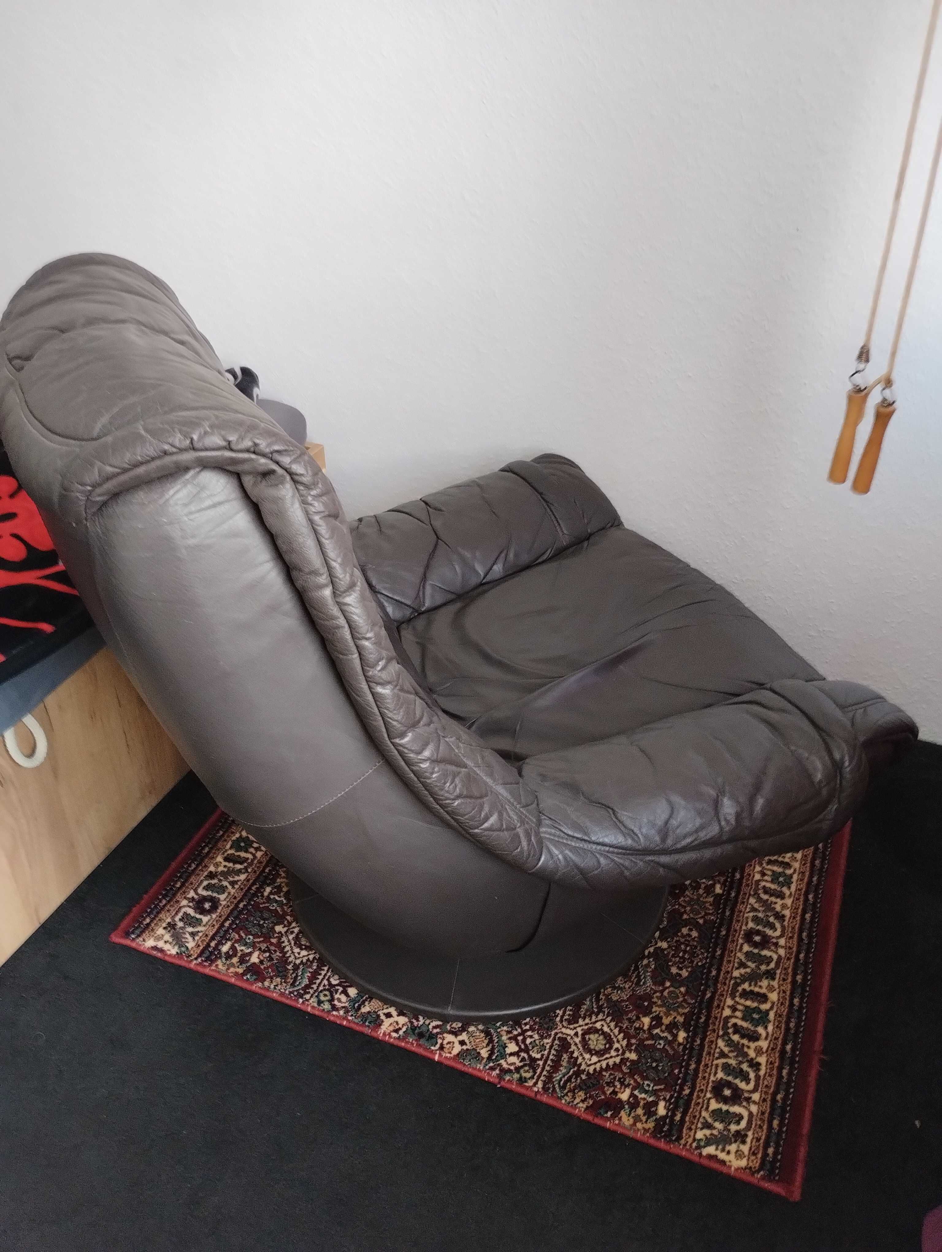 Fotel obrotowy wypoczynkowy