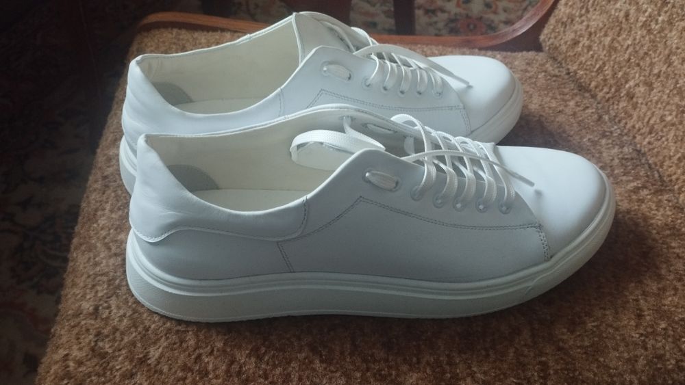 Продаються шкіряні кросівки чоловічі 43р.
