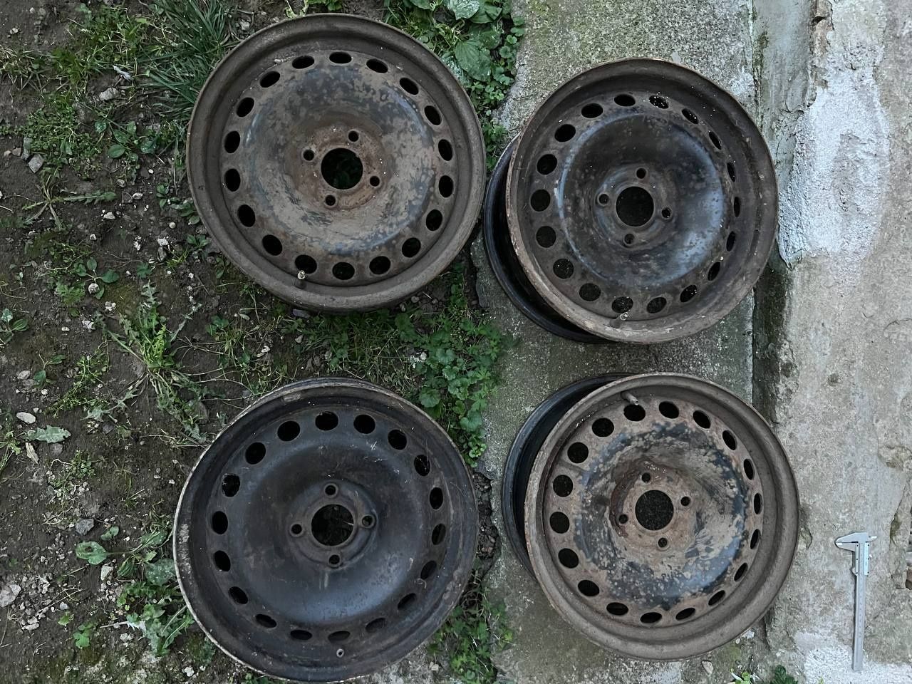Продам 4 диска металевих