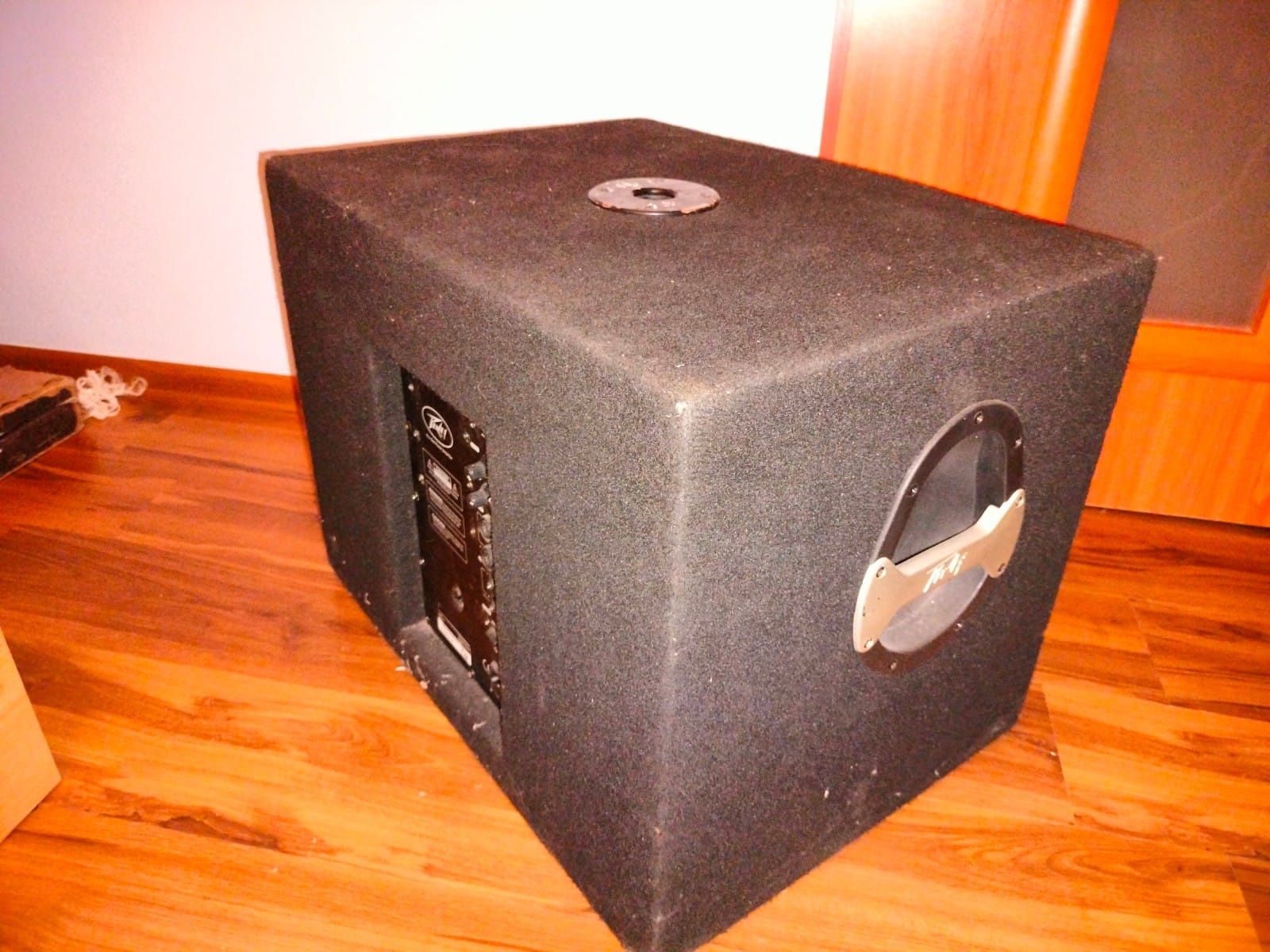 Aktywna kolumna basowa PEAVEY PRO SUB P 400W RMS