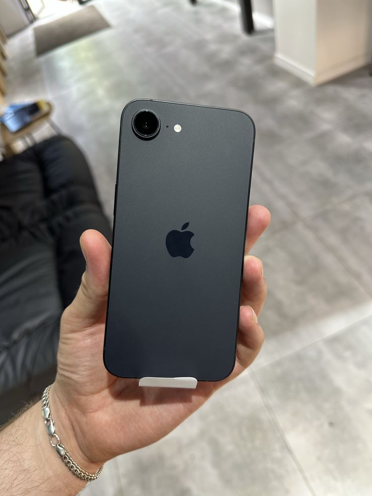 iPhone 16e 128GB Black eSim