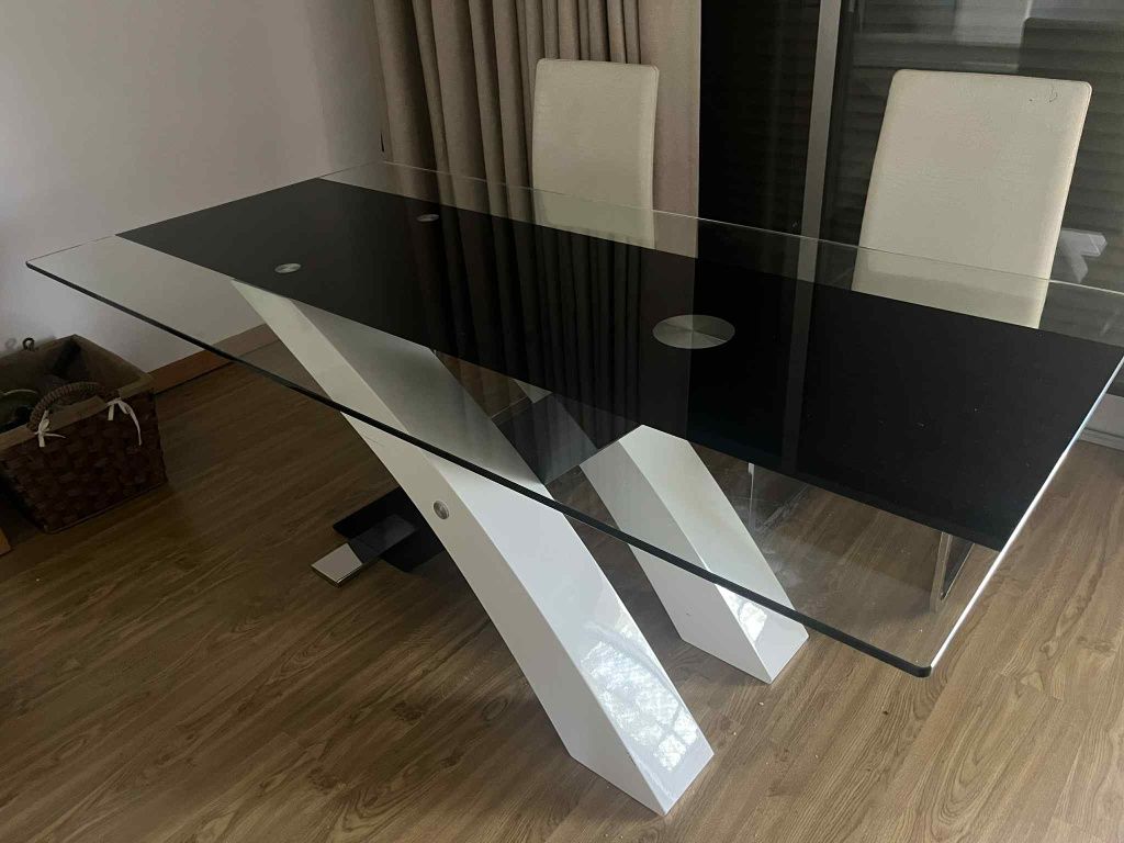 Mesa com 4 cadeiras