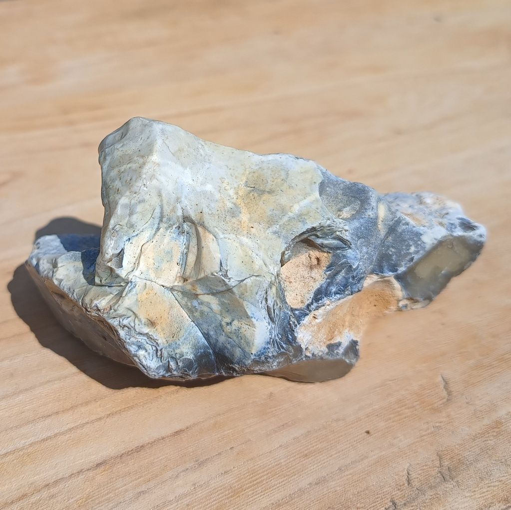 Duży krzemień ciekawy kształt waga 316 gram