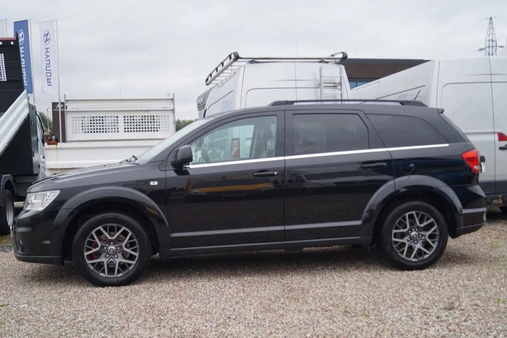 Fiat Freemont Czarny metalik 7 osobowy