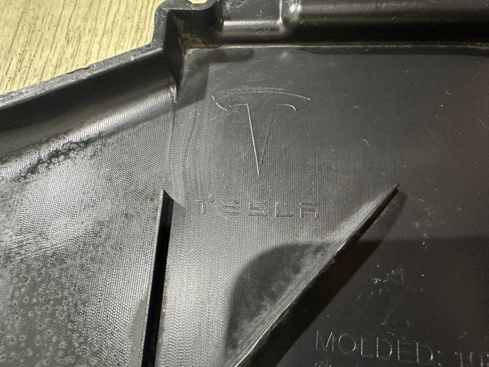 Бампер задний Tesla Model 3 ( 2017 - 2022 г. ) Защита днища 108398500H