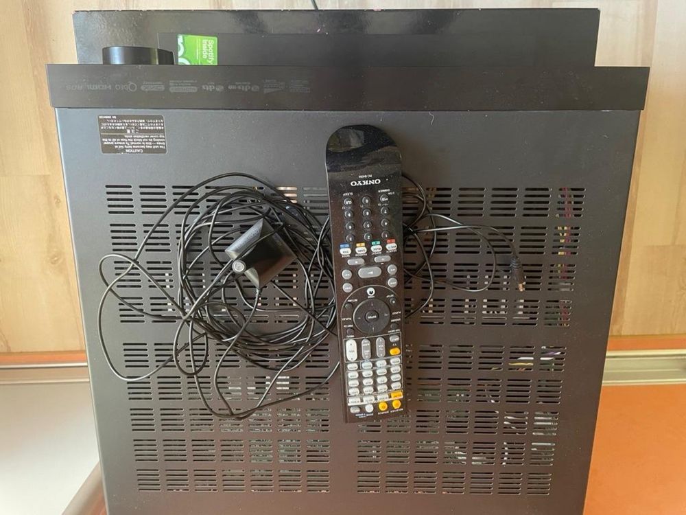 Amplituner ONKYO  TX-NR 818