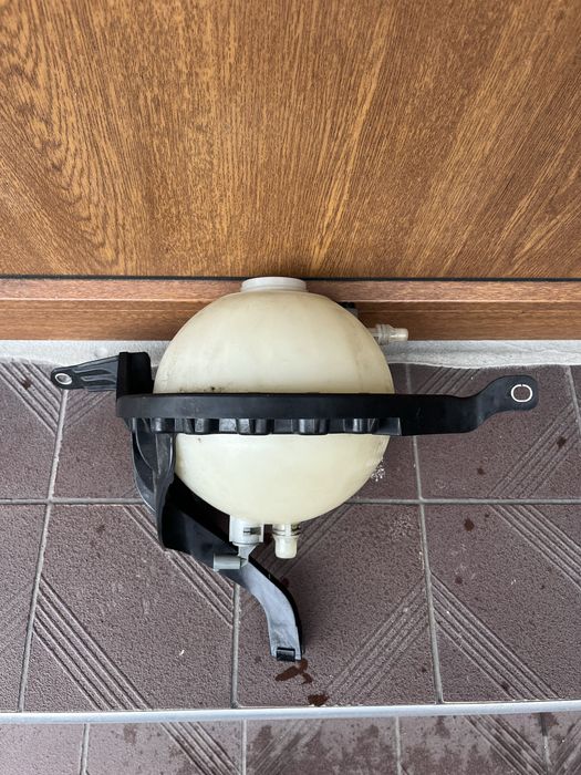 Розширювальний бачок bmw f10,f11 з датчиком (бачек,бмв, расширительный